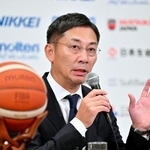　記者会見する日本バスケットボール協会の島田慎二新会長＝２７日午後、東京都港区
