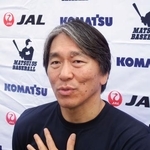 　野球教室を終えて取材に応じる松井秀喜さん＝２７日、ニューヨーク（共同）
