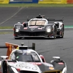 　第７戦決勝で１６位のトヨタ８号車（奥）＝富士スピードウェイ