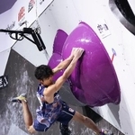 　男子ボルダー決勝　課題に挑む安楽宙斗＝ソウル（共同）