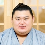 　横綱で初制覇した大相撲秋場所千秋楽から一夜明け、記者会見する大の里＝２９日、茨城県阿見町の二所ノ関部屋