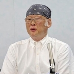 　記者会見する神戸学院大の上脇博之教授＝２９日午後、大阪市北区