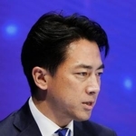 　自民党総裁選の討論イベントに出演し、発言する小泉農相＝２７日、東京都世田谷区