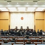 　中国浙江省温州市中級人民法院で行われた犯罪組織「明家」の幹部らの公判。同法院が２月、「微博（ウェイボ）」の公式アカウントで公開した（共同）