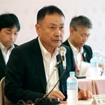 　意見交換会であいさつする関経連の金花芳則副会長＝３０日午前、大阪市北区