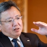 　インタビューに答えるみずほ証券の浜本吉郎社長