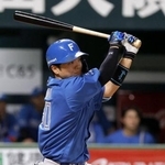 　４回日本ハム無死一塁、郡司が右中間に先制２ランを放つ＝みずほペイペイドーム