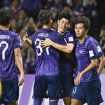 　広島-上海海港　前半、先制ゴールを決め喜ぶ広島・荒木（右から２人目）＝Ｅピース