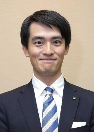 　兵庫県芦屋市の高島崚輔市長