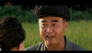 　北朝鮮の朝鮮中央テレビが放映したドラマ「白鶴原の新春」の一場面（共同）