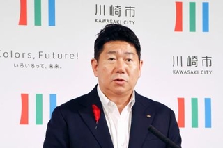 　記者会見する川崎市の福田紀彦市長＝１日午後、川崎市役所