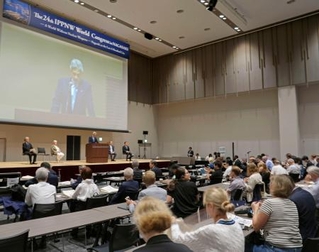 　長崎市で開幕した核戦争防止国際医師会議の世界大会＝２日午前