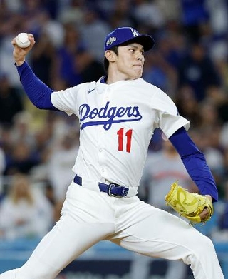 　レッズ戦の９回、登板したドジャース・佐々木＝ロサンゼルス（共同）