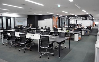 　ＴＤＭに応じ、閑散とするリクシルのオフィス＝９月、大阪市住之江区