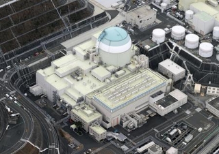 　四国電力伊方原発３号機＝２０２３年１２月、愛媛県伊方町（共同通信社ヘリから）