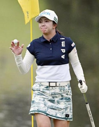 　第２日、通算１１アンダーの首位の堀琴音＝チェリーヒルズＧＣ