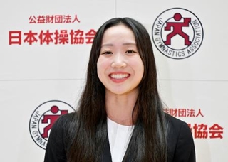 　現役を退く意向を表明した新体操の稲木李菜子＝５日、東京都内