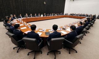 　日銀本店で開かれた支店長会議＝６日午前