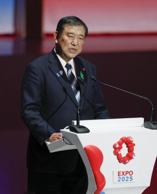 　４月、大阪・関西万博の開会式であいさつする石破首相＝大阪市此花区の夢洲