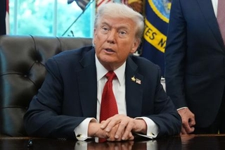　６日、米ワシントンのホワイトハウスで記者団に話すトランプ大統領（ＡＰ＝共同）