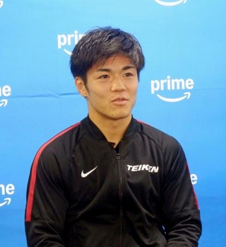 　ＩＢＦフェザー級の世界王座挑戦者決定戦が決まり記者会見する中野幹士＝９日、東京都新宿区の帝拳ジム