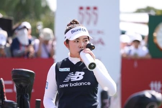　ビュイックＬＰＧＡ第１ラウンド、１番に臨む山下美夢有＝９日、上海（ゲッティ＝共同）