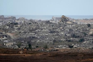 　９日、破壊されたパレスチナ自治区ガザ北部＝イスラエル南部スデロトから撮影（共同）