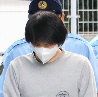 　送検される天野翔太容疑者＝１０日午前、神奈川県警平塚署