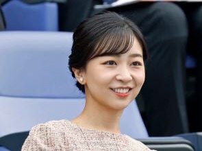 　テニスの全日本選手権決勝の観戦のため、有明コロシアムを訪問された佳子さま＝１２日午前、東京都江東区
