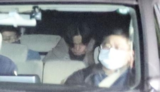 　榊原正道被告（中央）＝昨年１月