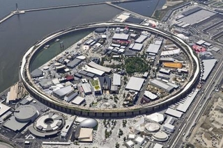 　大阪・関西万博会場の大屋根リング＝５月、大阪市此花区の夢洲