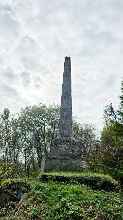 　日本統治時代に設置された「忠魂碑」＝１１日、ロシア極東サハリン州オホーツコエ村（地元住民提供・共同）