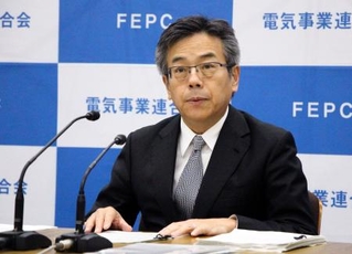 　記者会見する電事連の林欣吾会長＝１７日午後、東京都千代田区