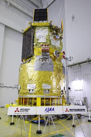 　新型無人補給機「ＨＴＶ-Ｘ」１号機の機体＝６月、鹿児島県の種子島宇宙センター