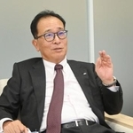　インタビューに応じるシャープの沖津雅浩社長