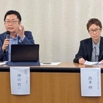 　記者会見するＬＧＢＴ法連合会の神谷悠一代表理事（左）ら＝１日午前、厚労省
