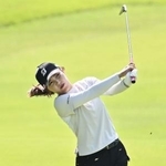 　練習ラウンドで調整する古江彩佳＝チェリーヒルズＧＣ