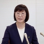 　記者会見する神奈川県立がんセンターの酒井リカ病院長＝１日午後、神奈川県庁