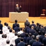 　式典で訓示する中谷防衛相＝１日午後、防衛省