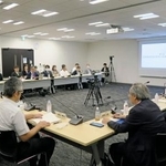 　医療事故調査制度について議論した厚労省の検討会＝１日午前、東京都港区