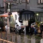 　ＪＲ高山線の踏切でトラックと衝突した特急「ひだ」１４号＝１日午後５時５８分、岐阜県各務原市