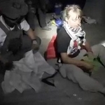 　１日、イスラエル当局に拿捕された船に乗っていたグレタ・トゥンベリさん（右）（イスラエル外務省提供・ロイター＝共同）