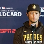 　記者会見するパドレスのダルビッシュ＝シカゴ（共同）