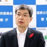 　記者会見する警察庁の楠芳伸長官＝２日午前、警察庁