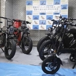 　大阪府警が押収したペダル付き電動バイク「モペット」＝６月、大阪・南署