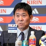 　サッカー国際親善試合のパラグアイ戦とブラジル戦に臨む日本代表メンバーを発表し、記者会見する森保監督＝２日、東京都港区