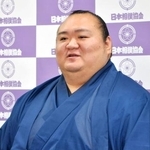 　大相撲秋場所限りで現役引退し、記者会見する元関脇宝富士＝２日、両国国技館