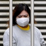 　送検のため岐阜北署を出る神原美希容疑者＝３日午前９時４０分
