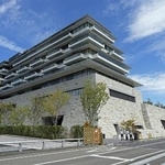 　「エスパシオ　ナゴヤキャッスル」。右奥は名古屋城天守閣＝名古屋市