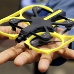 　東電福島第１原発３号機の原子炉格納容器内の調査で使用する超小型ドローン＝１日、千葉県柏市